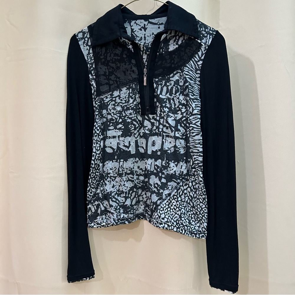 Motivi black & white long sleeve fitted shirt with half zip opening. Size S